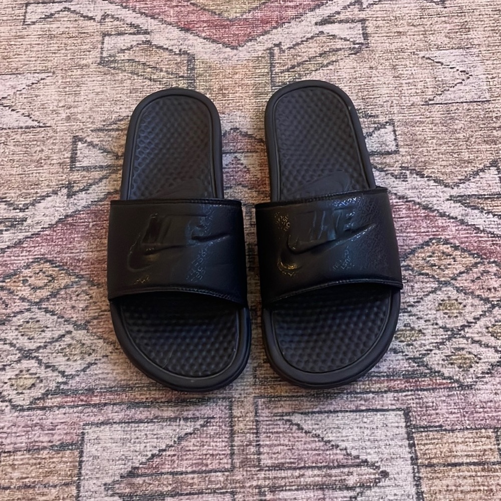 🚫sold on curtsy🚫 Nike Slides